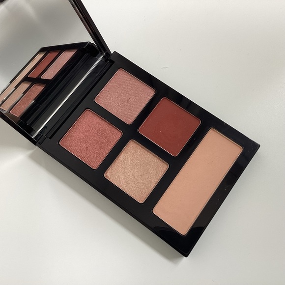 Bobbi Brown Essential Multicolour Eye Shadow Palette, Warm Cranberry - Picture 3 of 5
